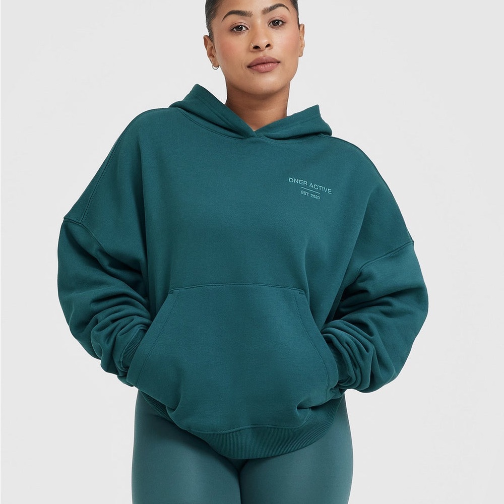 NWT: Oner Active
ALL DAY EST 2020 OVERSIZED HOODIE